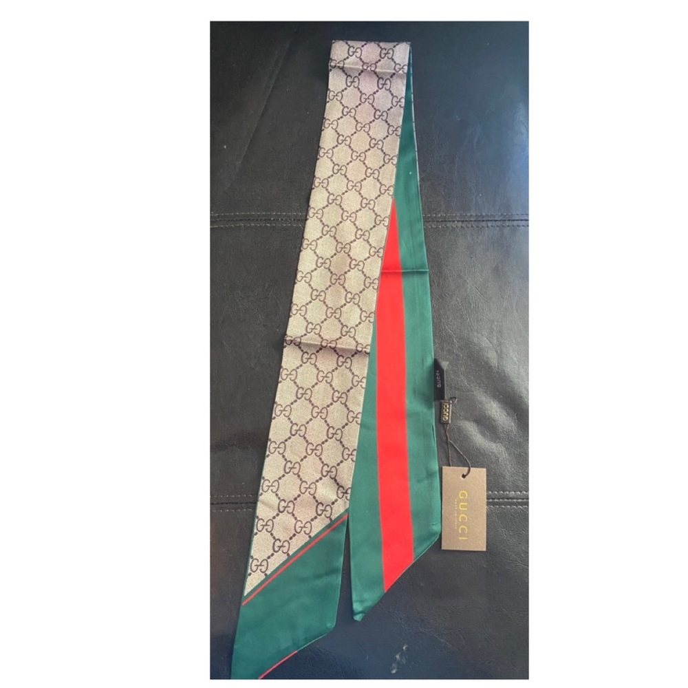 ❌Sold❌GUCCI 100% Silk Reversible Twilly Scarf NWT